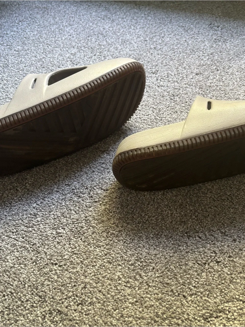 Nike Men's Slip-On Clog Sandals in Light Gray with Brown Accents